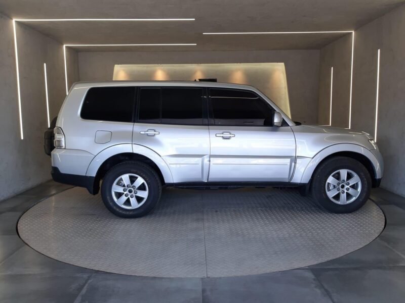 2008 MITSUBISHI PAJERO FULL GLS 3.2 4X4 - R$ 89.990,00