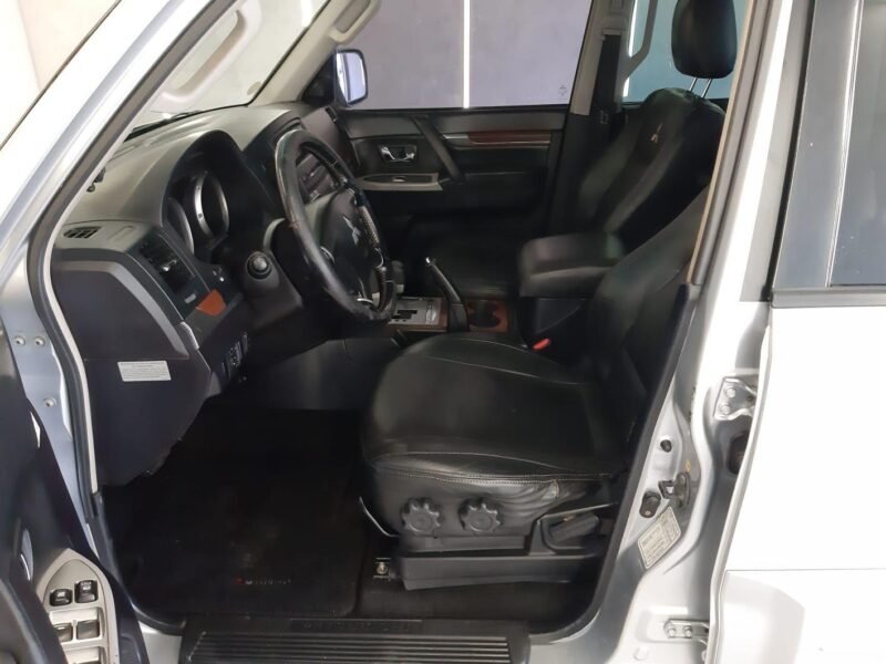 2008 MITSUBISHI PAJERO FULL GLS 3.2 4X4 - R$ 89.990,00