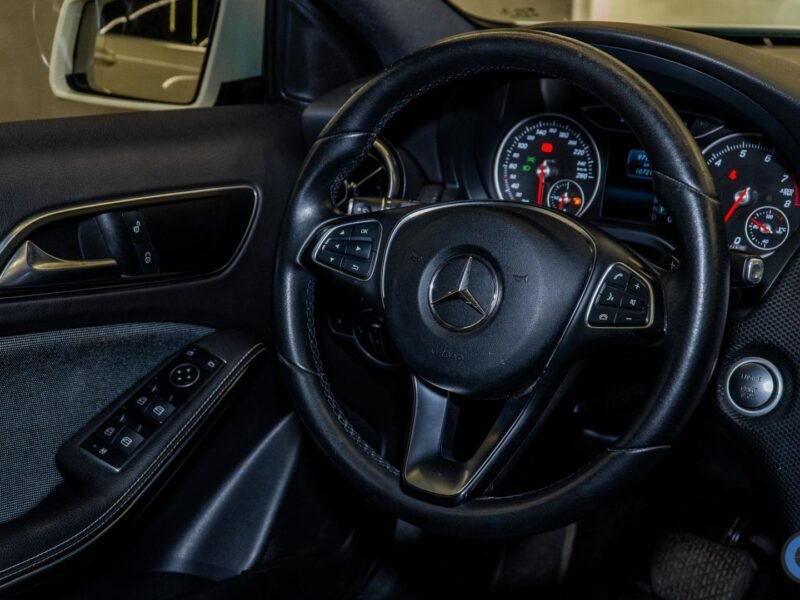 2016 MERCEDES-BENZ A 200FF - R$ 94.990,00