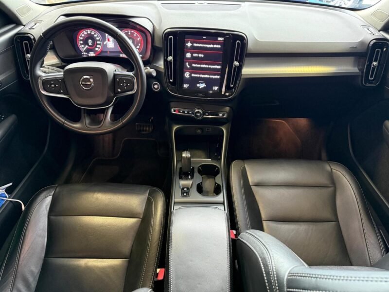 2020 VOLVO XC 40 2.0 T4 GASOLINA MOMENTUM GEARTRONIC - de R$ 165.900,00