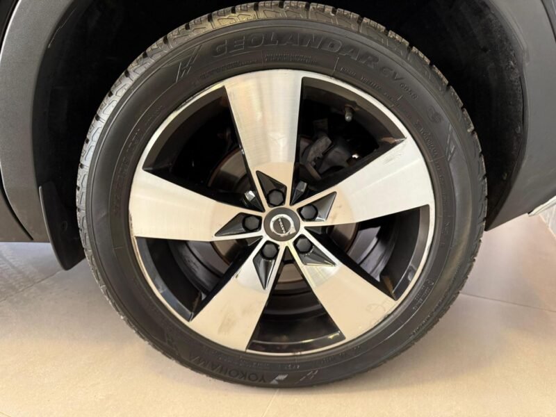 2020 VOLVO XC 40 2.0 T4 GASOLINA MOMENTUM GEARTRONIC - de R$ 165.900,00