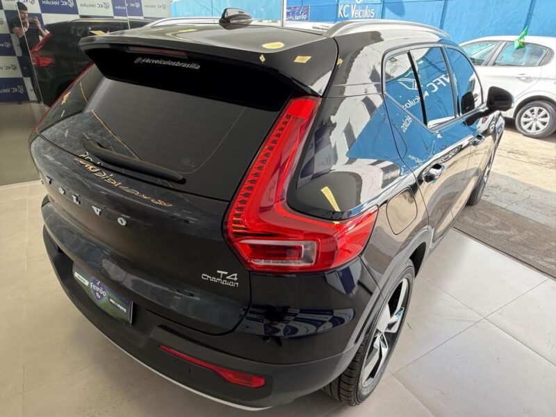 2020 VOLVO XC 40 2.0 T4 GASOLINA MOMENTUM GEARTRONIC - de R$ 165.900,00