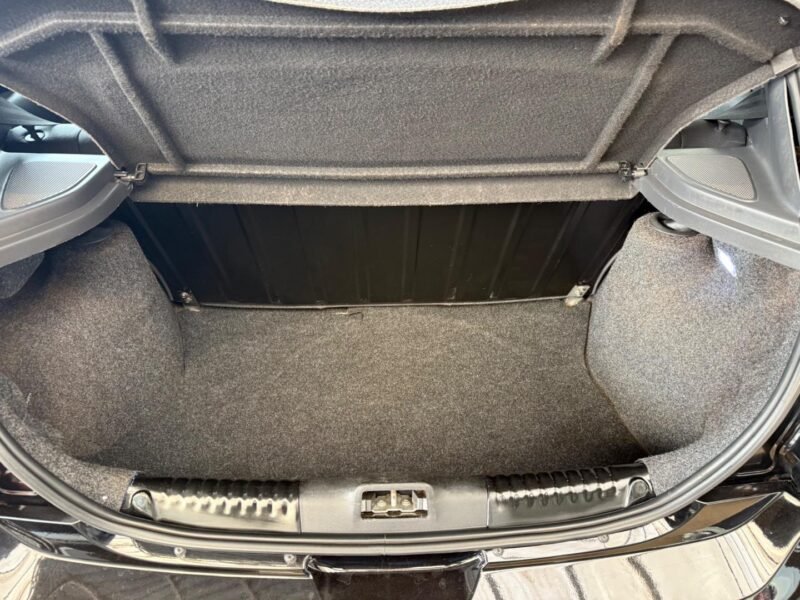 2016 VOLKSWAGEN GOL 1.0 MI ROCK IN RIO 8V G6 TOTAL FLEX - R$ 45.990,00