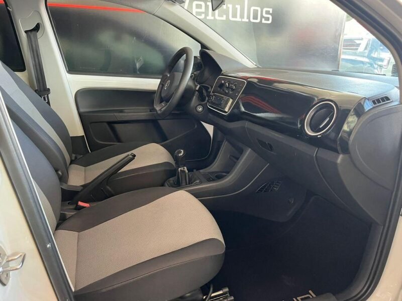 2018 VOLKSWAGEN UP! MOVE 1.0 TOTAL FLEX 12V 5P - R$ 51.990,00