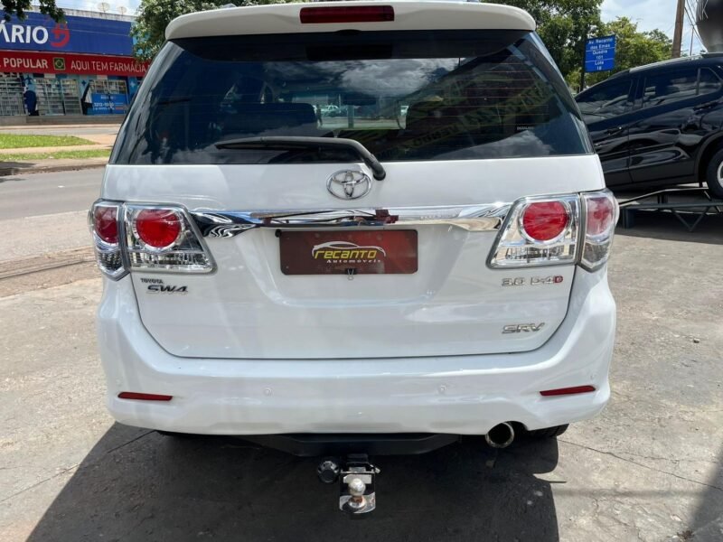 2013 TOYOTA HILUX SW4 SRV 4X4 AUTOMATICO 7 LUGARES - de R$ 132.990,00