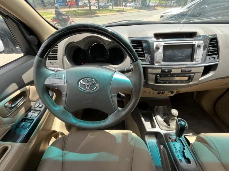 2013 TOYOTA HILUX SW4 SRV 4X4 AUTOMATICO 7 LUGARES - de R$ 132.990,00