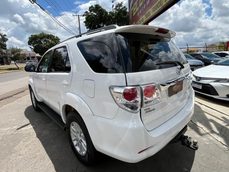2013 TOYOTA HILUX SW4 SRV 4X4 AUTOMATICO 7 LUGARES - de R$ 132.990,00