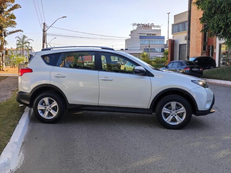 2013 TOYOTA RAV4 25L 4X4 - R$ 95.900,00