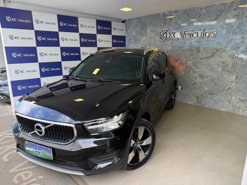 2020 VOLVO XC 40 2.0 T4 GASOLINA MOMENTUM GEARTRONIC - de R$ 165.900,00