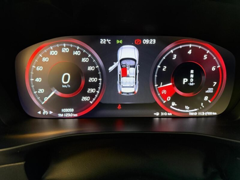2020 VOLVO XC 40 2.0 T4 GASOLINA MOMENTUM GEARTRONIC - de R$ 165.900,00