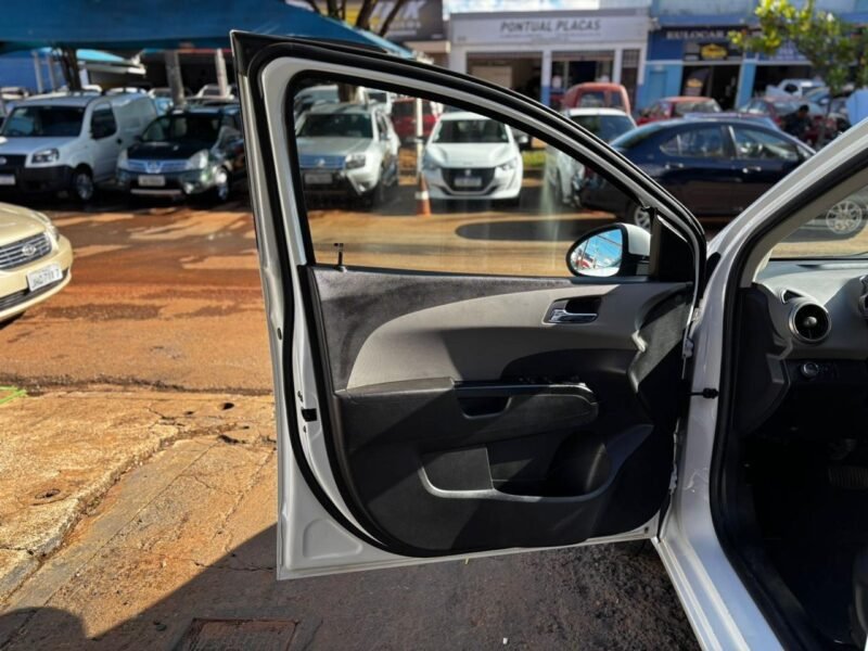 2014 CHEVROLET SONIC LTZ NB AT - R$ 41.990,00